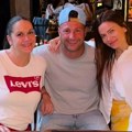 Prva slika trudne Silvije Nedeljković, uživa sa Milicom Pavlović i Sašom: Ona u trenerci, muž je čvrsto grli