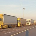 GUŽVE NA GRANICAMA: Kamioni na prelazu Šid čekaju oko pet sati, kolone i na Batrovcima