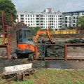 Počeli radovi na rekonstrukciji terena za mali fudbal na Gradskoj plaži (foto)