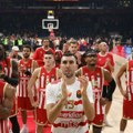 Ovako su košarkaši Zvezde reagovali posle novog poraza u Evroligi, utučeni otišli pred Delije, usledila pesma
