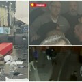 Masovni upad na Informer Vučićevića izvukli ispred zgrade, policija prisutna ali se ne meša