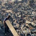 3.000 Ljudi ostalo bez krova nad glavom Veliki požar izbio u divljem naselju u Južnoj Africi, jedna osoba poginula…