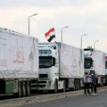 Još 75 kamiona sa humanitarnom pomoći stiglo na prelaz Rafa ka Gazi