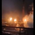 Dron pao na jednu od najvećih ruskih čeličana: Dramatični snimci sa lica mesta: Vatra bukti na sve strane, stubovi dima…