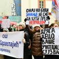 Završen protest dela prosvetnih radnika ispred Filozofskog fakulteta u Beogradu: Održano 15 minuta tišine, okupljanje i u…