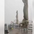 (Video) Oluja razorila popularno jezero u Mađarskoj! Šetalište uništeno, jedrilice se prevrnule: Objavljeni apokaliptični…