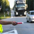Sigurnosni pojas na zadnjem sedištu automobila koristi svega 20% putnika: Policija će zbog ovog kažanjavati