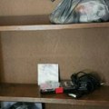 Uselio se u staru kuću, pa pronašao ovo Skrivena poluga na polici vodila je do stare prostorije, kad je ušao - sledila mu se…