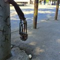 Prijavili smo opasnost na Kanarevom brdu: Gole žice visile su iznad trotoara