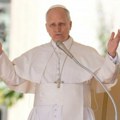 "Ne plašim se Trampa, nastaviću da se oglašvam": Papa odgovorio na kritike američkog predsednika (foto)
