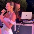 Džejla zapevala Đurđevdan usred Hrvatske, publika u transu! Prate je uglas, eksplozija emocija u Vodicama (video)