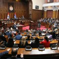 Naelektrisana atmosfera u Skupštini Srbije: Lazović čitanjem naprednjačkih tvitova izazvao bes i negodovanje