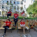 Učenici Zrenjaninske gimnazije uredili školsko dvorište: Postavili klupe i kućice za ptice