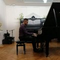 Uglješa Brkljač, pijanista na doktorskim studijama Audio-zapisi nota umesto Brajeve azbuke