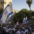 VIDEO: Hiljade Jevreja marširalo kroz palestinski deo Jerusalima uzvikujući rasističke parole
