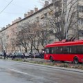 Vozio u kontra smeru u Cvijićevoj! Karambol u širem centru Beograda: Zakucao se u auto, oštetio i parkirana vozila, trole…