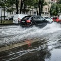 Nevreme se sručilo na Beograd: RHMZ niže hitna upozorenja, na ulicama potop VIDEO