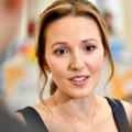 Top preko grudi, a dole farmerke i štikle: Jelenu Đoković ovakvu ne znamo: Izašla iz kuće u opasnom stajlingu i istakla obline…