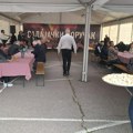 U toku je "Salajački doručak" – gradonačelnik pozvao članove zborova da uđu u poluprazni šator (FOTO i VIDEO)