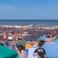 Nesvakidašnji fenomen iznenada pogodio obalu: Kupači u panici počeli da beže, nastao opšti haos na plaži! Jedan poginuli…