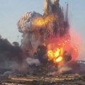 (Video) Snažna eksplozija u fabrici vatrometa! Kuće se tresle, nebo kao scene iz sci-fi filmova: Dramatični snimci stižu nakon…