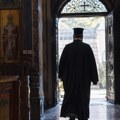 Sveštenik nakon 37 godina službe šokirao vernike! Priznao da se ženi ženom sa kojom je godinama bio u tajnoj vezi: "Trudio sam…
