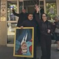 Mladi Kula iznose Vučićevu sliku iz zgrade Opštine VIDEO
