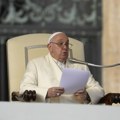 Papa zvanično dozvolio sveštenicima da blagosiljaju istopolne parove