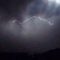 Naredna 3 dana Srbija na meti grmljavine i vetra "Gori" narandžasti meteoalarm, ovo je opasno!