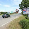 (Фото, видео) тробојке завијориле српском: Заставе и билборди истакнути широм Републике