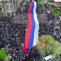 Vučić kod Pionirskog parka čeka najdužu zastavu Srbije