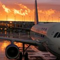 Kao nekad davno, u jednom filmu: Avionom doneli boginje iz inostranstva. Srećom - male