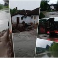 Kataklizmični prizori nevremena u Srbiji, ljudi se krste i ne veruju! Reke teku ulicama, auta u vodi: "Šta je ovo?! Svake…
