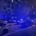 Upucan mladić ispred poznatog restorana u Beogradu