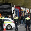 Irska policija uklanja blokade i hapsi demonstrante da bi mogla ponovo da otvori rafineriju