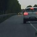 (Foto) Presretači zaustavili „porše“ kod Kule: Preticao preko pune linije, vozio 112 na sat gde je dozvoljeno 50
