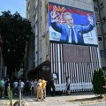 FOTO: Gradonačelnik sa članovima porodice Mihajlović obišao mural posvećen Siniši Mihajloviću