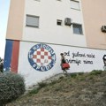 Srpski državljani urinirali na grb Hajduka! Muškarac (45) ih upozorio, izbio sukob, odvela ih policija, a sud pustio
