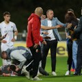 Fudbaler Čukaričkog imao potres mozga: Zabrinuta majka uletela na teren, čekaju se dodatni pregledi