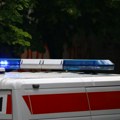 Devojčica (7) istrčala iz gužve u Leskovcu, pa na nju naleteo automobil: Dete sa povredama prevezeno u bolnicu