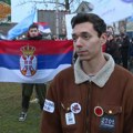 Student FON: Blokirali smo autobus koji je krenuo na miting SNS-a, došlo je 60 policajaca da nas rastera