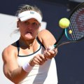"Lavica" Sterns eliminisala Osaku