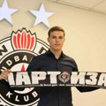 Crnogorski fudbaler Andrej Kostić novi je igrač Partizana, saopštio je danas vicešampion Srbije.