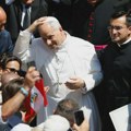 Papa: Novac koji bi mogao da bude iskorišćen za izgradnju bolnica i škola, završava u rukama "trgovaca smrću"