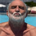 "Izdrži legendo": Nova slika Lazara Ristovskog na kojoj je obnažen: Glumac se brčka u bazenu i šalje poljubac