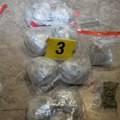 Krađa 7.000 evra iz stana u Zenici dovela policiju do droge i oružja: Zaplenjeno više od 5 kila narkotika, uhapšen osumnjičeni…