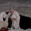 Tradicija na Bogojavljenje: Lukašenko se okupao u ledenoj vodi (video)