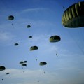Vežbe padobranaca: Nove trupe stižu u Ukrajinu