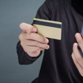 Prokupčanin uhapšen zbog sumnje da je počinio krađu i zloupotrebu platnih kartica