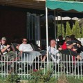 "Sedeli smo na tribinama zajedno s domaćim navijačima kad je sve počelo da puca": Glišićevi batinaši razlupali automobile…